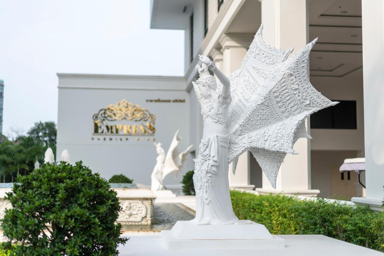 The Empress Premier Chiang Mai - Sha Extra Plus Екстериор снимка The statue of King Narai the Great at the Narai Hotel