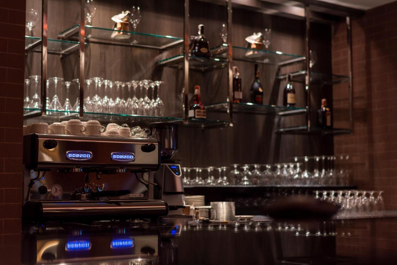 The Empress Premier Chiang Mai - Sha Extra Plus Екстериор снимка A coffee machine in a coffee shop