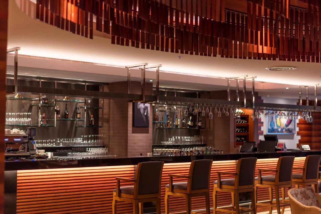 The Empress Premier Chiang Mai - Sha Extra Plus Екстериор снимка The bar at the lobby