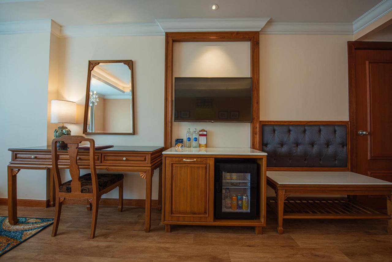 The Empress Premier Chiang Mai - Sha Extra Plus Екстериор снимка A room at the hotel